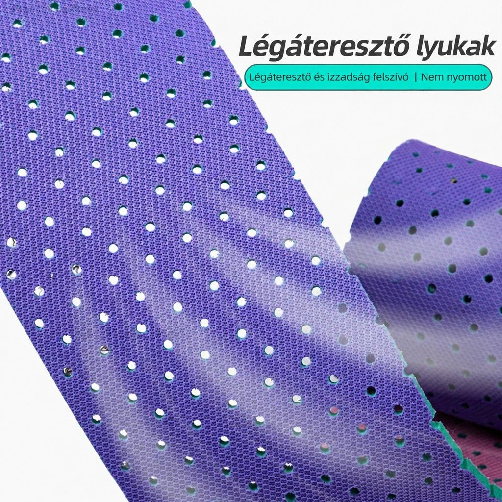 Lila színű, légáteresztő lyukakkal ellátott perforált talpbetét anyag.