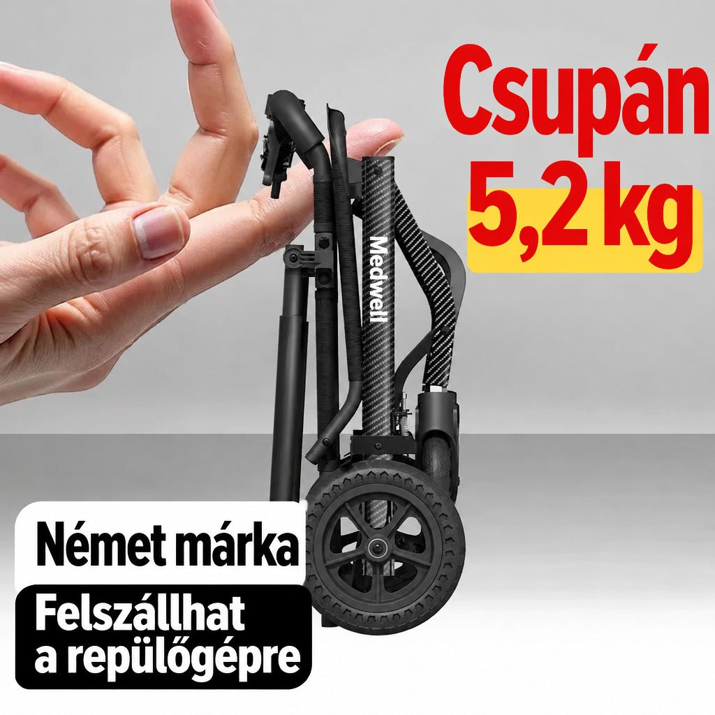 Egy kézzel könnyedén megtartott, összecsukott kerekesszék, súlya mindössze 5,2 kg.