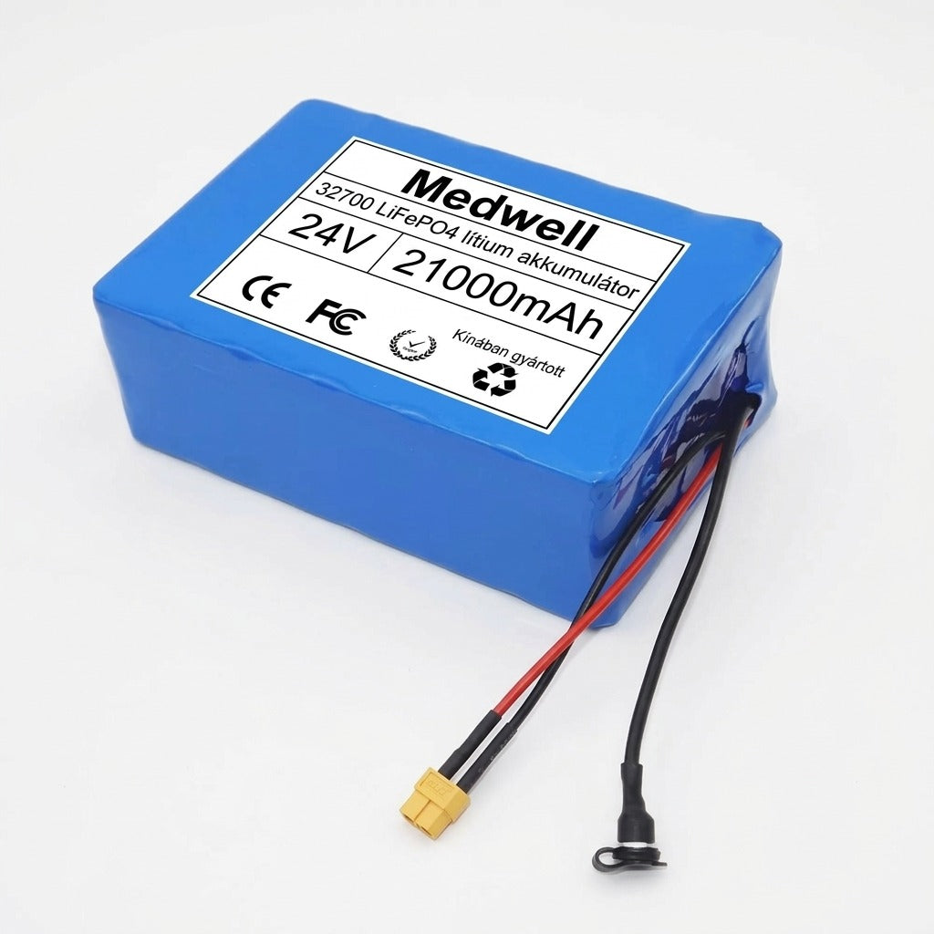 Kék színű Medwell 32700 LiFePO4 lítium akkumulátor csatlakozókábelekkel.