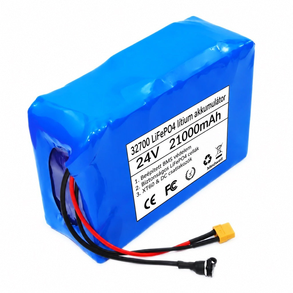 Kék színű 24V 21000mAh LiFePO4 lítium akkumulátor csatlakozó kábelekkel.