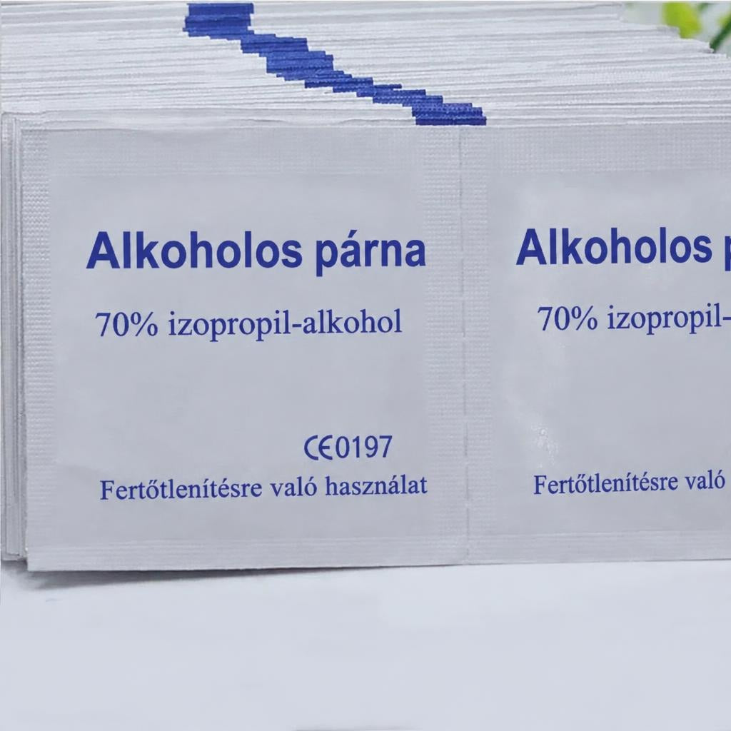 Alkoholos fertőtlenítő párnák csomagolása 70%-os izopropil-alkohollal.
