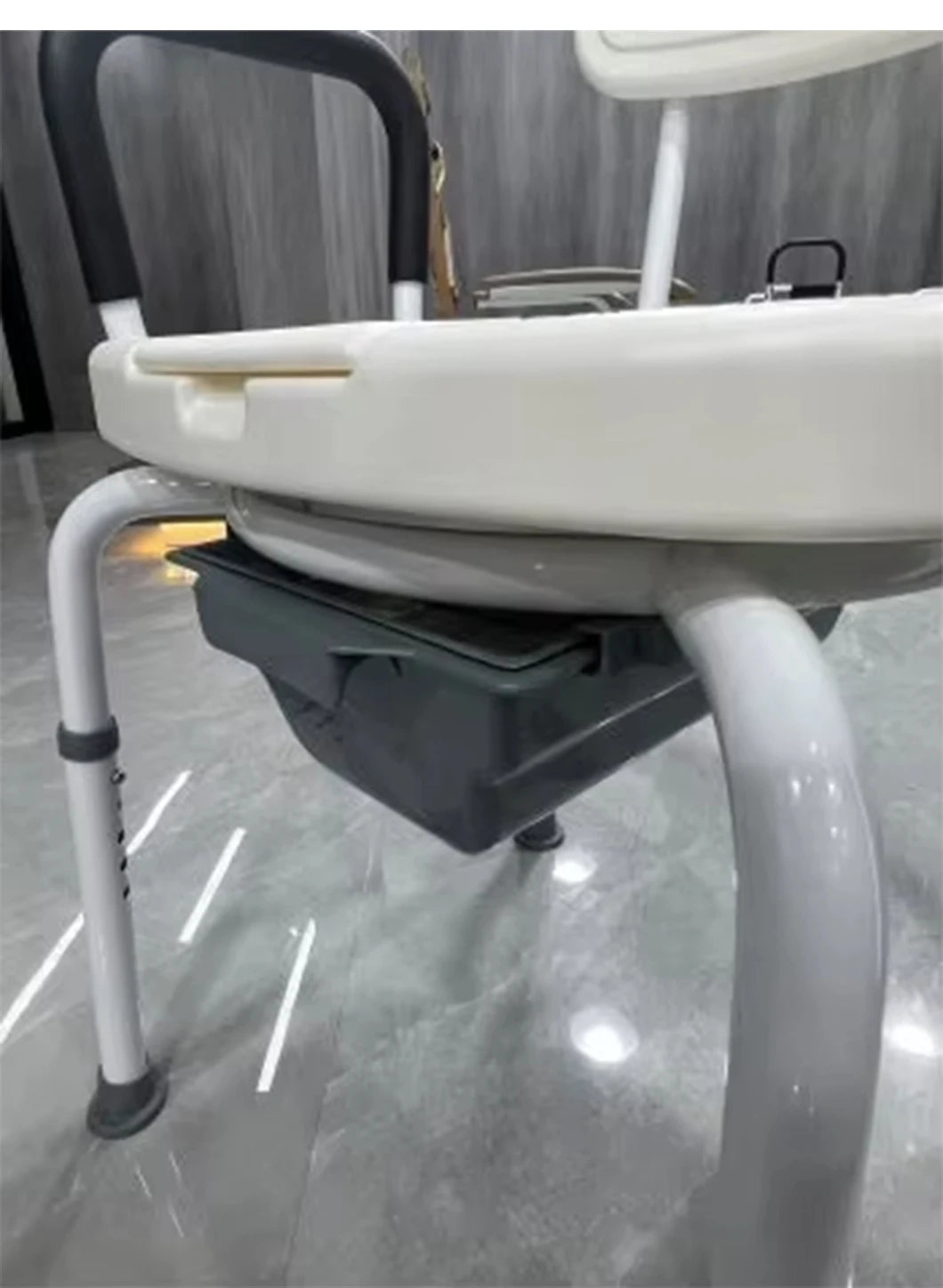 360° Rotating Shower Chair with Arms and Backrest