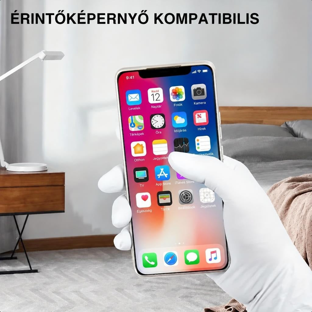 Fehér kesztyűt viselő kéz okostelefont használ.