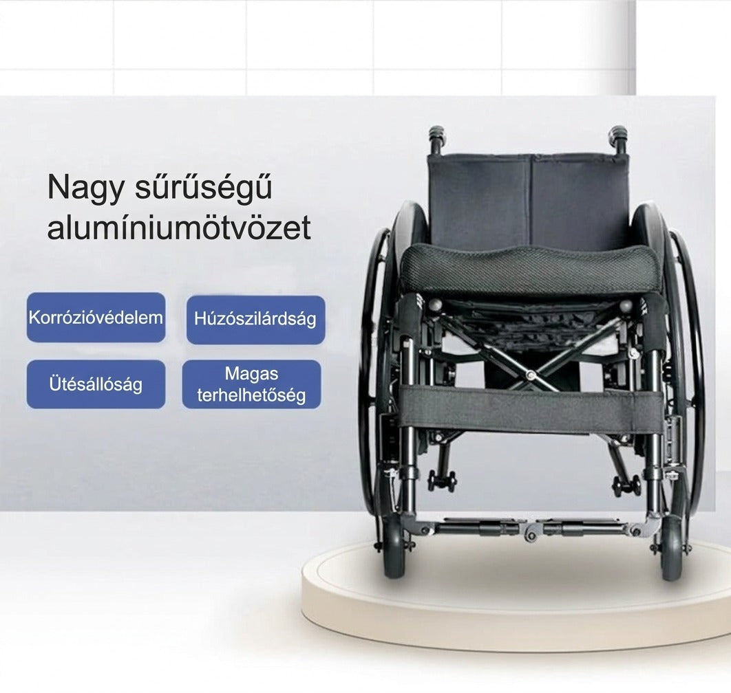 Összecsukható fekete kerekesszék nagy sűrűségű alumíniumötvözet vázzal.