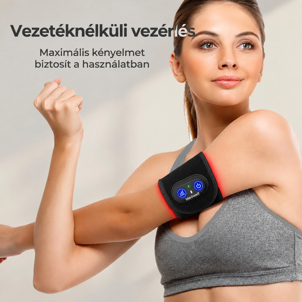 Fiatal nő a felkarjára rögzített vezeték nélküli melegítő és masszírozó pánttal.