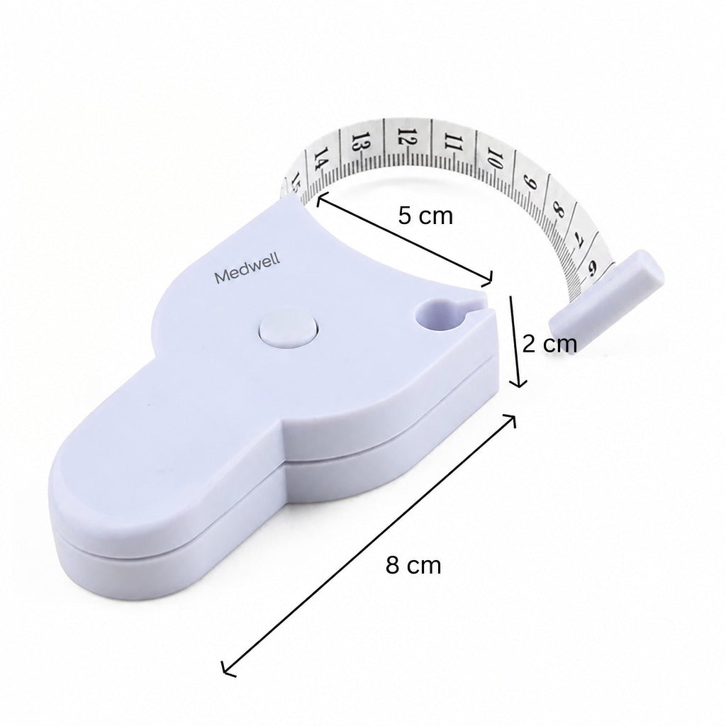 Fehér színű Medwell testmérő szalag méretekkel: 8 cm hosszú, 5 cm széles és 2 cm vastag.